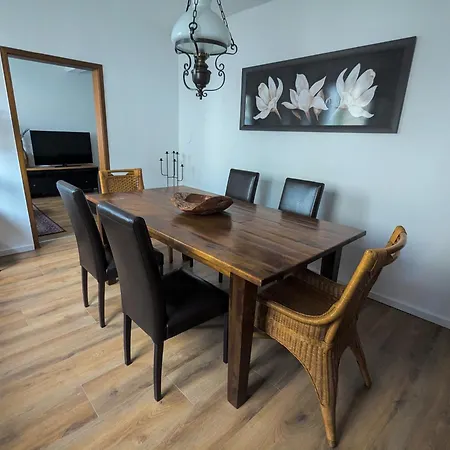 - 3 Schlafzimmer - 2 Baeder - Zentral 아파트 *